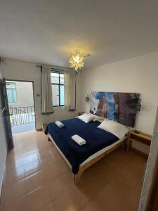 a bedroom with a large bed with two towels on it at La Catrina Hostel in San Miguel de Allende