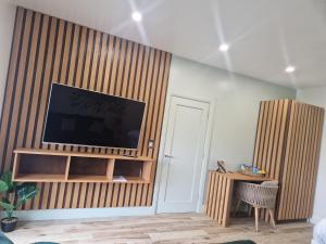 Televiisor ja/või meelelahutuskeskus majutusasutuses Sea View Studio