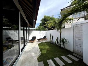 Κήπος έξω από το Sol Studios Pererenan