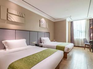 Postel nebo postele na pokoji v ubytování GreenTree Eastern Hotel Fujian Xiamen Railway Station Mingfa Plaza