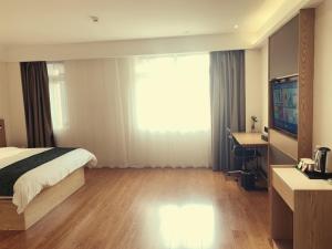 TV a/nebo společenská místnost v ubytování GreenTree Inn Express Hotel Jiangsu Suqian Shuyang Bus Station