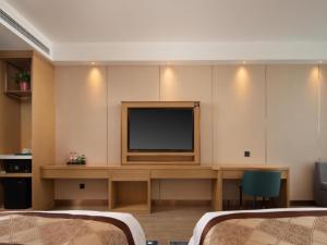 טלויזיה ו/או מרכז בידור ב-GreenTree Eastern Hotel Tianjin Wuqing Wanda Plaza