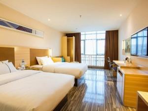 a hotel room with two beds and a sink at GreenTree Alliance Jiangsu Huai'an Suning Plaza in Huai'an