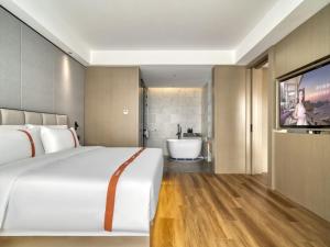 Ένα ή περισσότερα κρεβάτια σε δωμάτιο στο GreenTree Eastern Hotel Jiangsu Wanda Plaza Ocean University Huangguoshan
