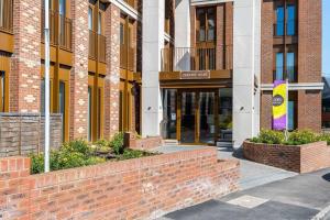 a brick building with a entrance to a building at Contractors l Holidays l Long Stays l Short Stays l WiFi l Remigro Short Lets in Saint Albans