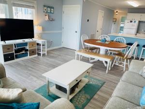 Μια τηλεόραση ή/και κέντρο ψυχαγωγίας στο Turtley Paradise West home +29 φωτογραφίες