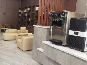 a living room with a tv and couches at GreenTree Eastern Hotel Xuzhou Pei County Binhe Road in Pei