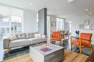 Gallery image of Spectacular 3BDR & BTH in DTLA with pool, gym and balcony amazing views in Los Angeles