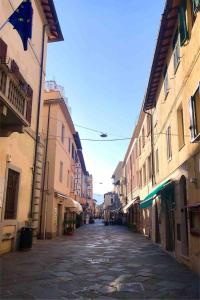 an empty street in an alley between buildings at CasaMare. Orbetello centro storico. in Orbetello