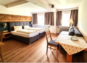 Postel nebo postele na pokoji v ubytování Hotel Rauscher - Das Naturteichparadies