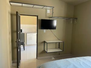Μια τηλεόραση ή/και κέντρο ψυχαγωγίας στο SNORING INN KwaMsane