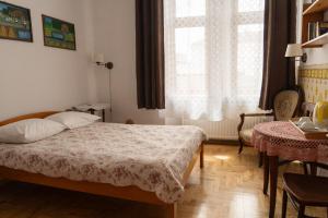 Posteľ alebo postele v izbe v ubytovaní Kolory Guest House