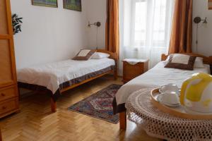 Posteľ alebo postele v izbe v ubytovaní Kolory Guest House