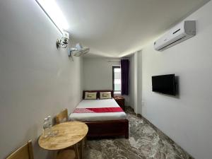 Giường trong phòng chung tại Hai Lam Hotel