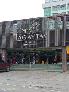 un bâtiment avec un panneau sur son côté dans l'établissement Tuti's Studio at One Tagaytay, à Tagaytay