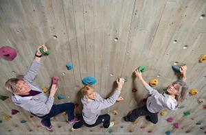 a group of women on a rock wall at Unicare Røros in Røros