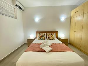 Giường trong phòng chung tại Albufeira Central 6 by Homing