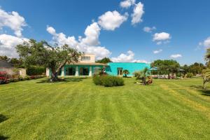 a house with a yard with a green lawn at Tenuta Donna Caterina by BarbarHouse in Mesagne