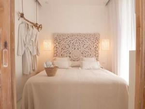 En eller flere senge i et værelse på AMARE Luxury Apartment