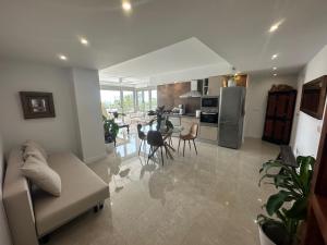 Kuchyň nebo kuchyňský kout v ubytování Penthouse Puerta de Pedregalejo