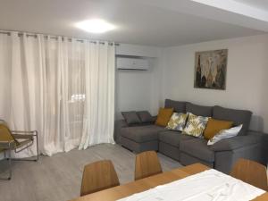 NEW STYLISH BEACH FRONT APARTMENT 휴식 공간