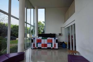 Posezení v ubytování Barata Hotel Near Bandara Soekarno Hatta