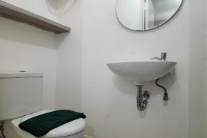 Koupelna v ubytování Barata Hotel Near Bandara Soekarno Hatta