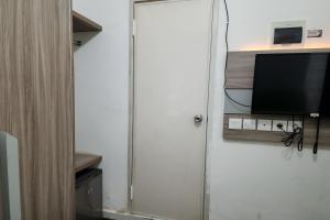 TV a/nebo společenská místnost v ubytování Barata Hotel Near Bandara Soekarno Hatta