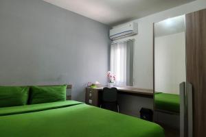 Postel nebo postele na pokoji v ubytování Barata Hotel Near Bandara Soekarno Hatta + 37 fotografií