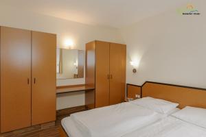 Postel nebo postele na pokoji v ubytování Boddenhof Stedar