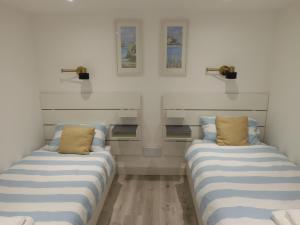 Ένα ή περισσότερα κρεβάτια σε δωμάτιο στο Fabulous Ground Floor Apt Adjacent to Beach +3 φωτογραφίες
