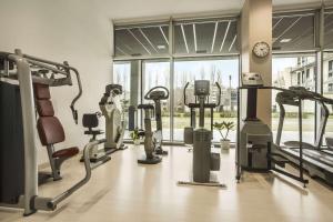 The fitness centre and/or fitness facilities at Ramada Plaza by Wyndham Milano