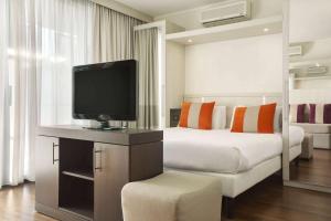 A television and/or entertainment centre at Ramada Plaza by Wyndham Milano