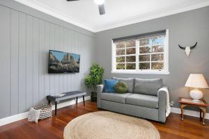 O zonă de relaxare la Hideaway Cottage - Your Southern Highlands Escape
