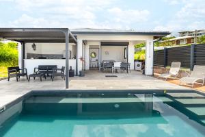 The swimming pool at or close to KAY SE MI