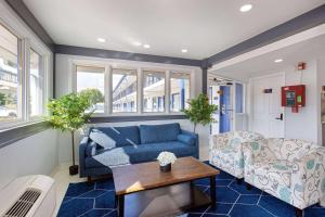 a living room with a blue couch and a table at Days Inn by Wyndham Knoxville North in Knoxville