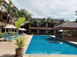 Bazén v ubytování Naiyang Beach Hotel SHA Plus nebo v jeho okolí