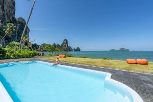 Бассейн в Tinidee Hideaway Tonsai Beach Krabi - SHA Extra Plus или поблизости