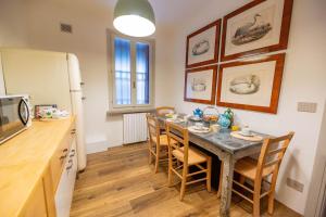 a kitchen and dining room with a table and chairs at Numero Tredici in Padova