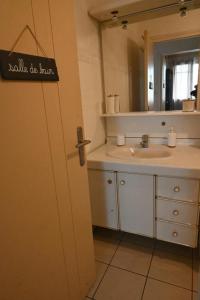 a bathroom with a sink and a mirror at Grand appartement cosy-Hyper Centre-Place Verdun in Tarbes +19 photos