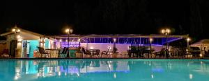 Bazén v ubytování Primavera Hotel nebo v jeho okolí