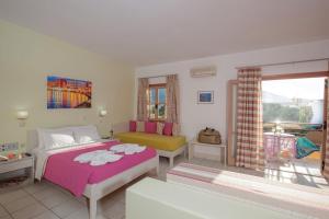 Postel nebo postele na pokoji v ubytování Latania Apartments