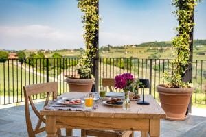 Balkón nebo terasa v ubytování Monvì Wine Relais
