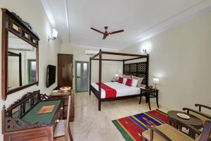 Voodi või voodid majutusasutuse Pushkar Fort - Luxury Heritage Resort toas