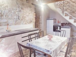 Dapur atau dapur kecil di IL GIOGO - Vecchio Casale Quercetino