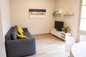 a living room with a couch and a tv at Sant Ferriol in Olot