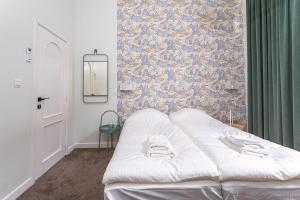 A bed or beds in a room at Studio Anvers