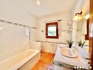 Ein Badezimmer in der Unterkunft VH CostaBlanca - MARIPOSA