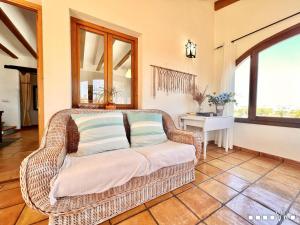 Ein Sitzbereich in der Unterkunft VH CostaBlanca - MARIPOSA