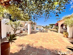 Ein Garten an der Unterkunft VH CostaBlanca - MARIPOSA
